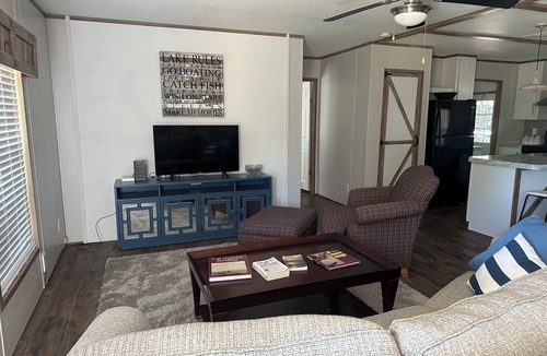 Graford House | Deer Haven - Sleeps 8-10, 3BR-2BA; 12 miles to Rocker B; .5 mi to 3 boat ramps.