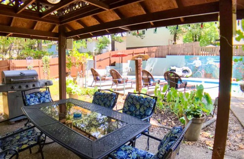 Eureka Springs Historic District Cabin | Deer Hollow Cottage at Tradewinds