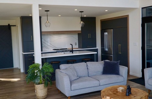 Rye Cabin | Deer Lake Onyx - Modern Waterfront Cottage
