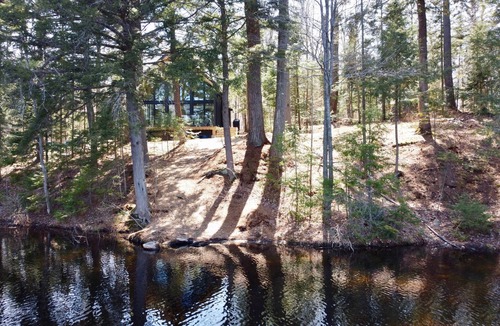 Rye Cabin | Deer Lake Onyx - Modern Waterfront Cottage