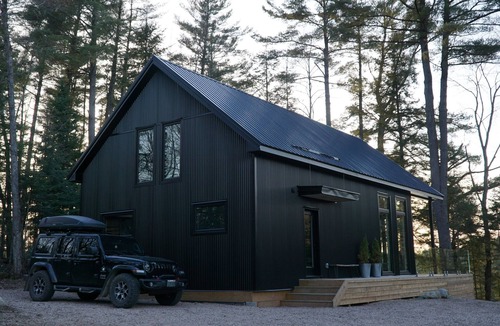 Rye Cabin | Deer Lake Onyx - Modern Waterfront Cottage