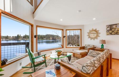 Clinton House | Deer Lake Shores