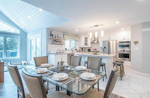 Armour Cottage | Deer Lakehouse - Four Bedroom Cottage, Sleeps 10