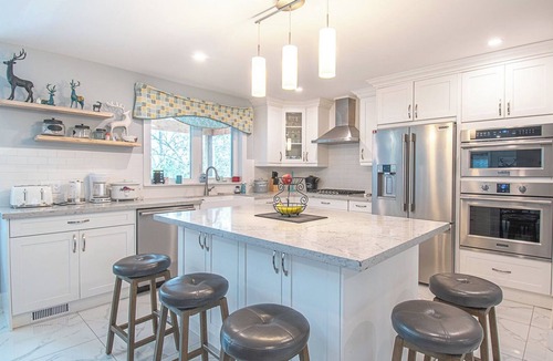 Armour Cottage | Deer Lakehouse - Four Bedroom Cottage, Sleeps 10