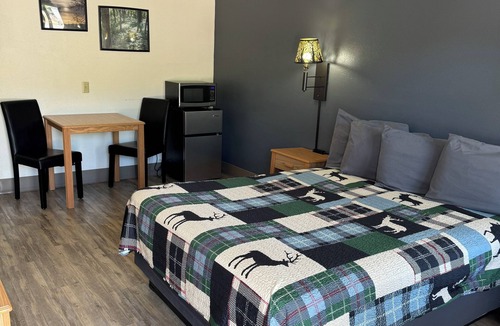 Sundance Hotel | Deer Lodge Motel