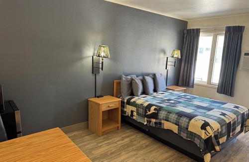 Sundance Hotel | Deer Lodge Motel