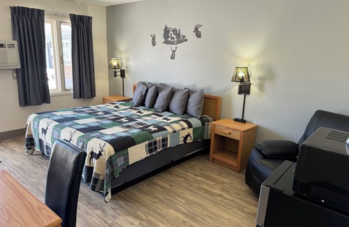 Sundance Hotel | Deer Lodge Motel