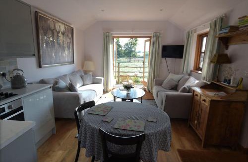 Nuthurst Apartment | Deer Lodge with a View