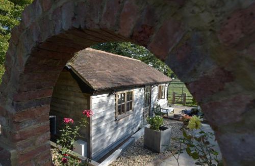 Nuthurst Apartment | Deer Lodge with a View