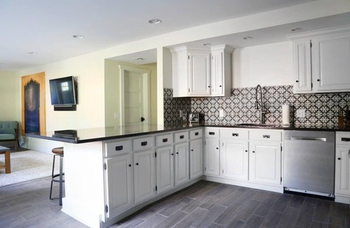 Jeffersonville House | Deer Meadows - Country Lodge with Hot Tub