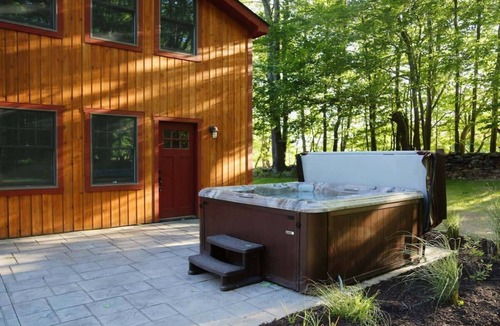 Jeffersonville House | Deer Meadows - Country Lodge with Hot Tub