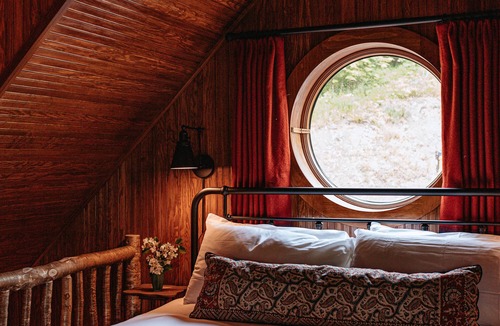 Haines Falls Hotel | Deer Mountain Inn