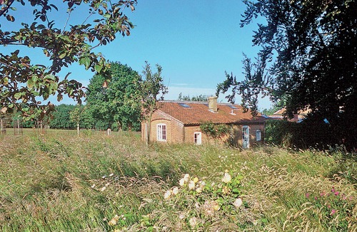 Thorpe Market Cottage | Deer Park Cottage - E2754