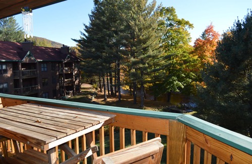 North Woodstock Condo | Deer Park/Loon Mtn. - Riverfront Condo – Near Clubhouse