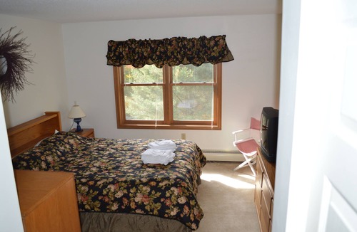 North Woodstock Condo | Deer Park/Loon Mtn. - Riverfront Condo – Near Clubhouse