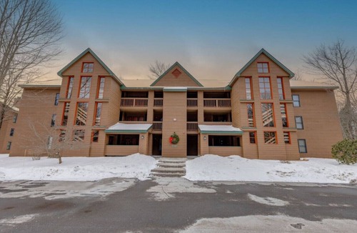 North Woodstock Apartment | Deer Park-Shuttle-Amenities- Fireplace