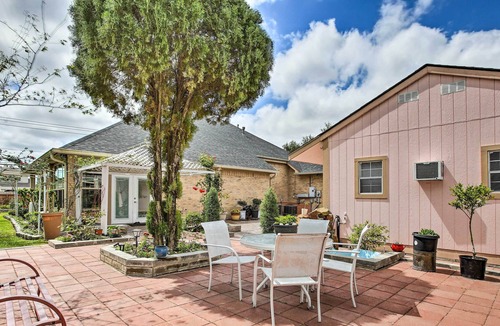 Deer Park Apartment | Deer Park Studio w/ Garden Patio, 14 Mi to Kemah!