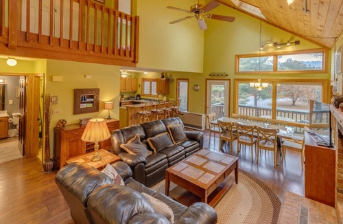North Woodstock House | Deer Park Townhouse- Dog Friendly!