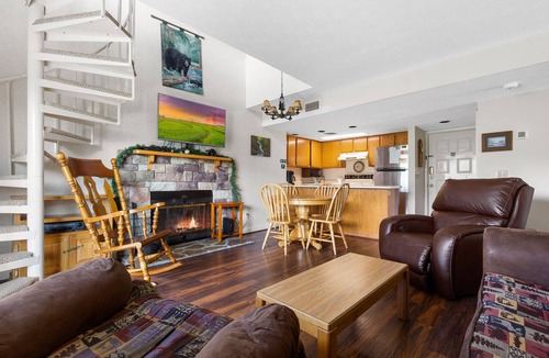 Gatlinburg Condo | Deer Ridge C301 | Mountain Views + Indoor/Outdoor Pools!