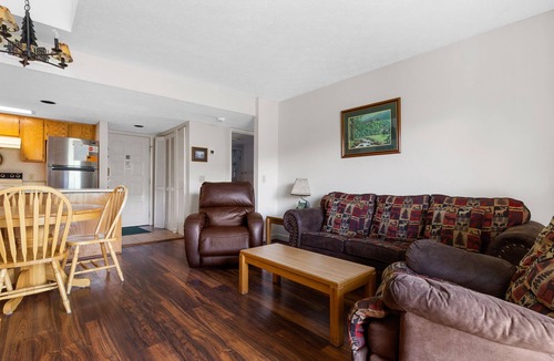 Gatlinburg Condo | Deer Ridge C301 | Mountain Views + Indoor/Outdoor Pools!