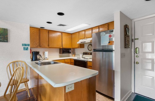 Gatlinburg Condo | Deer Ridge C301 | Mountain Views + Indoor/Outdoor Pools!
