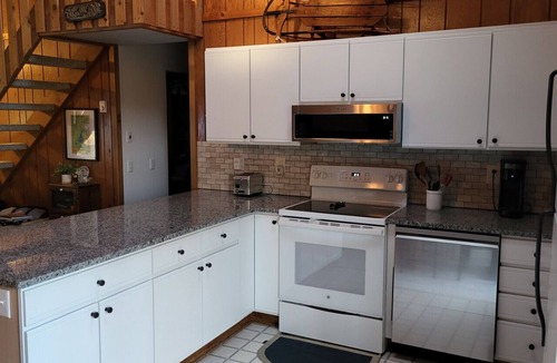 Terra Alta Apartment | Deer Ridge Cozy 2-Bed Cabin w/fire pit & fireplace
