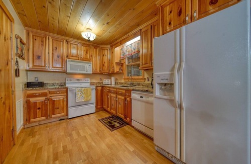 Blairsville House | Deer Ridge - Fireplace- Hot Tub
