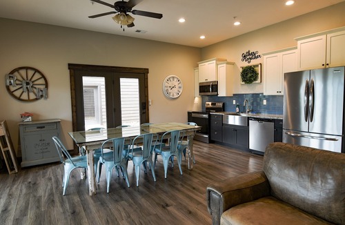 Lampe Cabin | Deer Ridge Lodge ADA Water View w/Pickleball Court