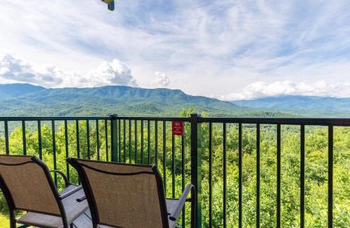 Gatlinburg Apartment | Deer Ridge Mountain Resort D204