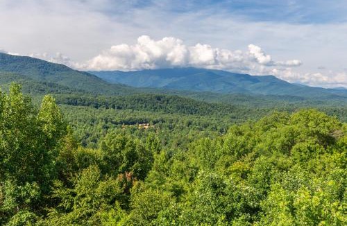 Gatlinburg Apartment | Deer Ridge Mountain Resort D204