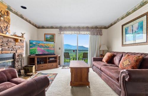 Gatlinburg Apartment | Deer Ridge Mountain Resort D204