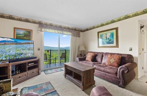 Gatlinburg Apartment | Deer Ridge Mountain Resort D204
