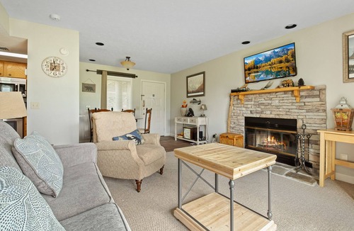 Gatlinburg Condo | Deer Ridge Mountain Resort C102 | Stunning Mountain Views + Pool!