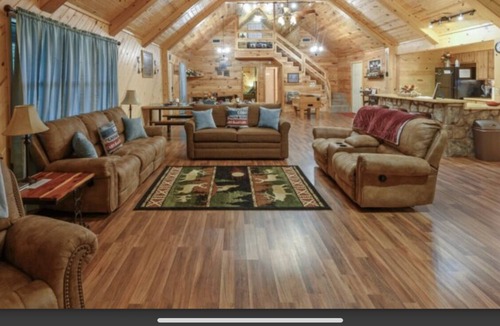 Smithville House | Deer Ridge Retreat