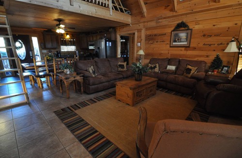 Branson Cedars Cabin | Deer Run Cabin - Private Hot tub, Loft/Game Room, 1 Mile to Thunder Ridge