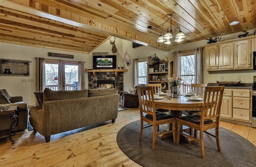 Ellijay Cabin | Deer Run -Dog Friendly, Hot Tub -Minimum Age