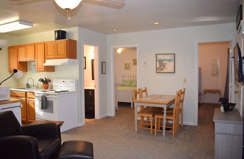Chincoteague House | Deer Track-Cozy Cottage Close to Town. Fire Pit.