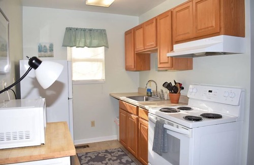 Chincoteague House | Deer Track-Cozy Cottage Close to Town. Fire Pit.