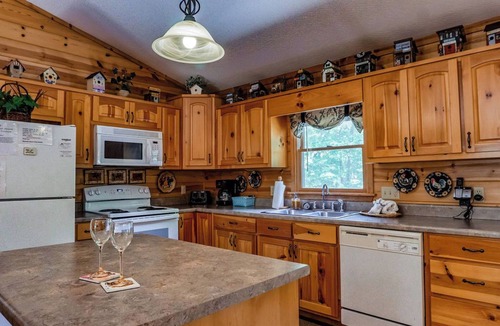 Eagle Mountain Cabin | Deer Tracks Located in Coosawattee Resort