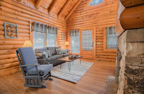 Pigeon Forge House | Deer Tracks Retreat in Pigeon Forge!