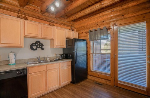 Pigeon Forge House | Deer Tracks Retreat in Pigeon Forge!