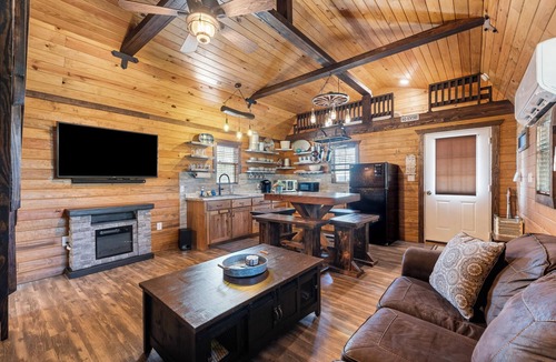 Somerville Cabin | Deer Trail Cabin sleeps 6 people