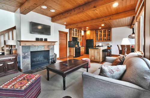 Deer Valley House | Deer Valley Drive - Easy Walk/Shuttle to Skiing and Main St.