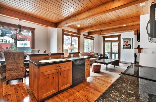 Deer Valley House | Deer Valley Drive - Easy Walk/Shuttle to Skiing and Main St.