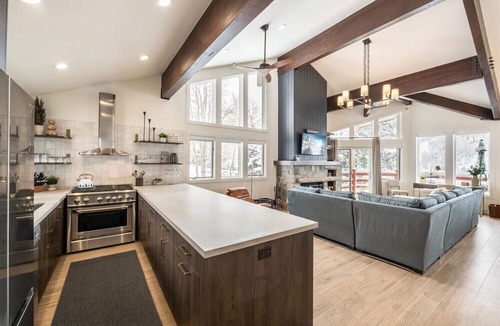 Deer Valley House | DEER VALLEY - WALK to SILVER LAKE Lifts & Dining - PRIVATE HOT TUB W/VIEWS