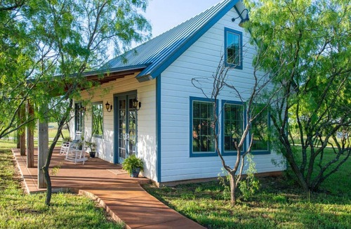 Lacy-Lakeview House | Deerfield Countryside Cottage