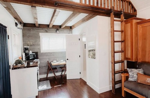 Waco House | Deerfield Countryside Cabin #1