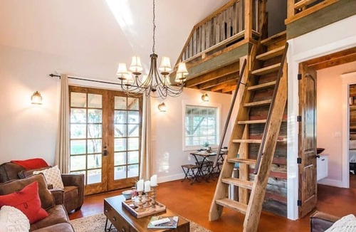 Lacy-Lakeview Cabin | Deerfield Countryside Cottage