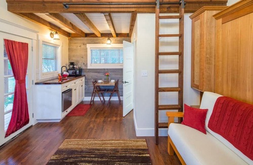 Lacy-Lakeview Cabin | Deerfield Countryside Tiny Cabin #1
