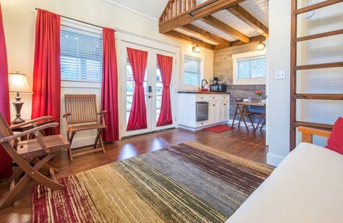 Lacy-Lakeview Cabin | Deerfield Countryside Tiny Cabin #1